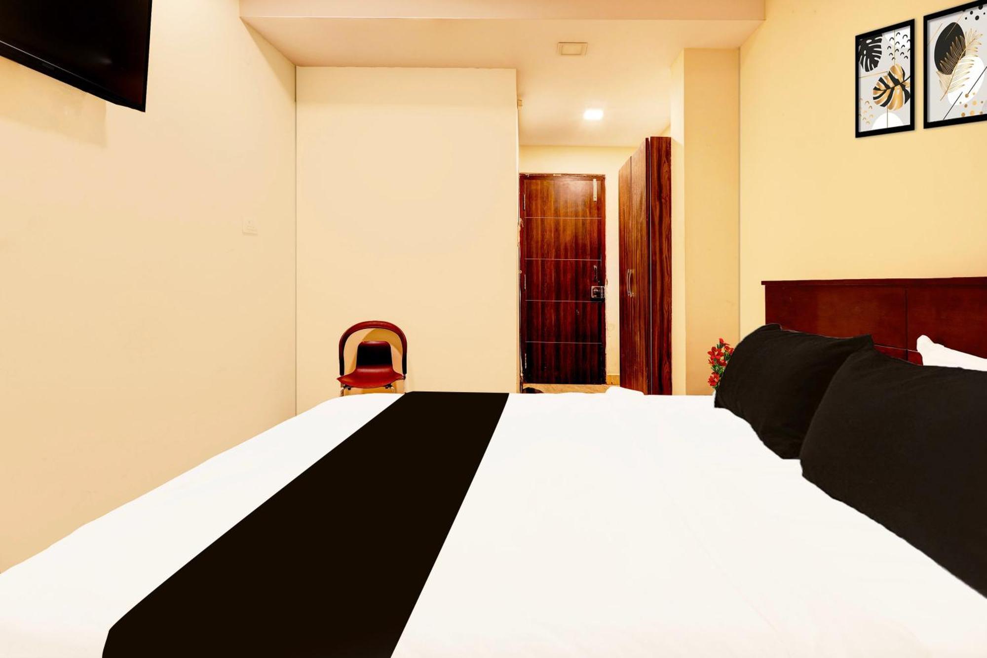 Super Hotel O Mahanadu Formerly Akshaya Bheemas Виджаявада Экстерьер фото