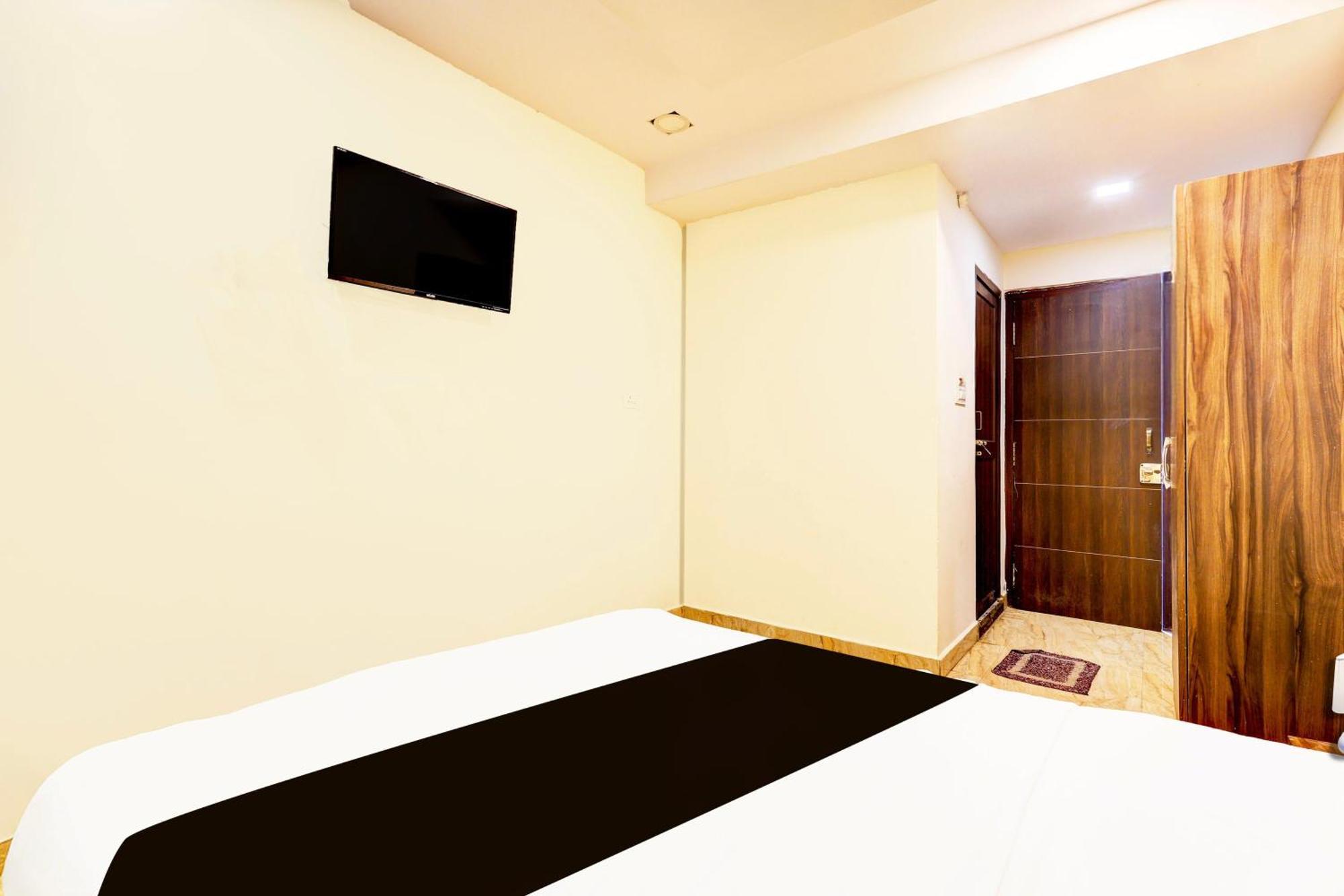 Super Hotel O Mahanadu Formerly Akshaya Bheemas Виджаявада Экстерьер фото