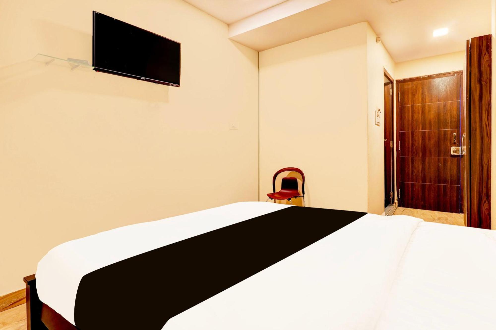Super Hotel O Mahanadu Formerly Akshaya Bheemas Виджаявада Экстерьер фото