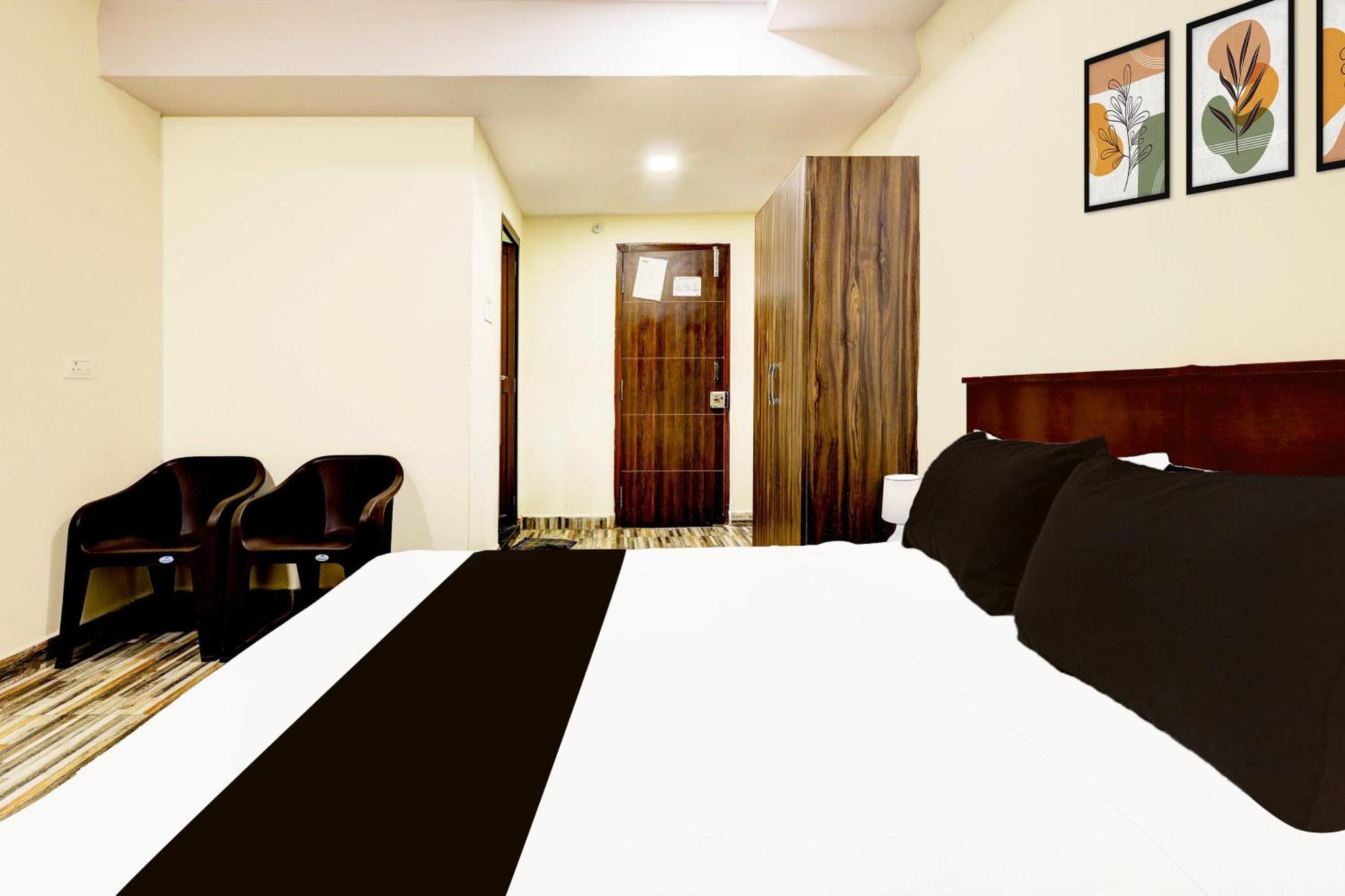 Super Hotel O Mahanadu Formerly Akshaya Bheemas Виджаявада Экстерьер фото
