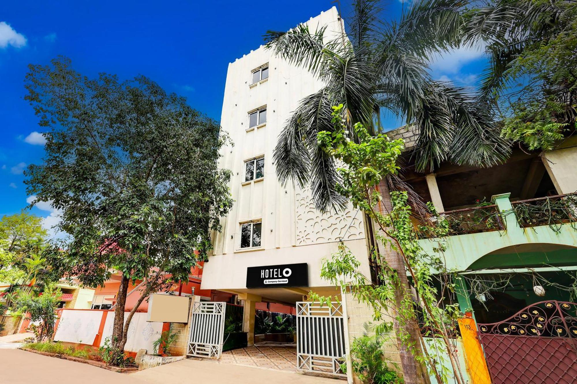 Super Hotel O Mahanadu Formerly Akshaya Bheemas Виджаявада Экстерьер фото